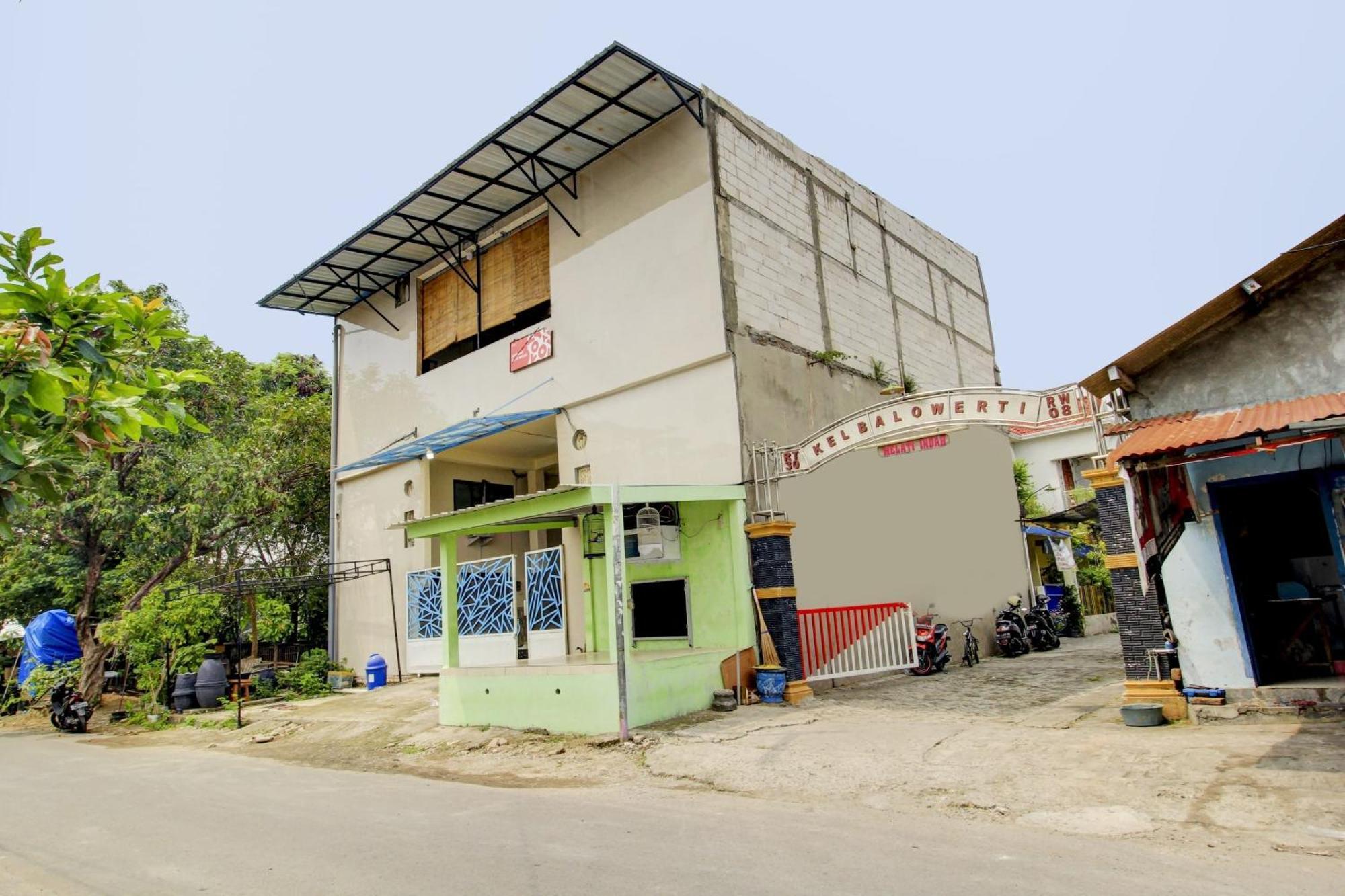 Oyo 90725 Zeevanna Guest House Syariah Kediri  Eksteriør billede