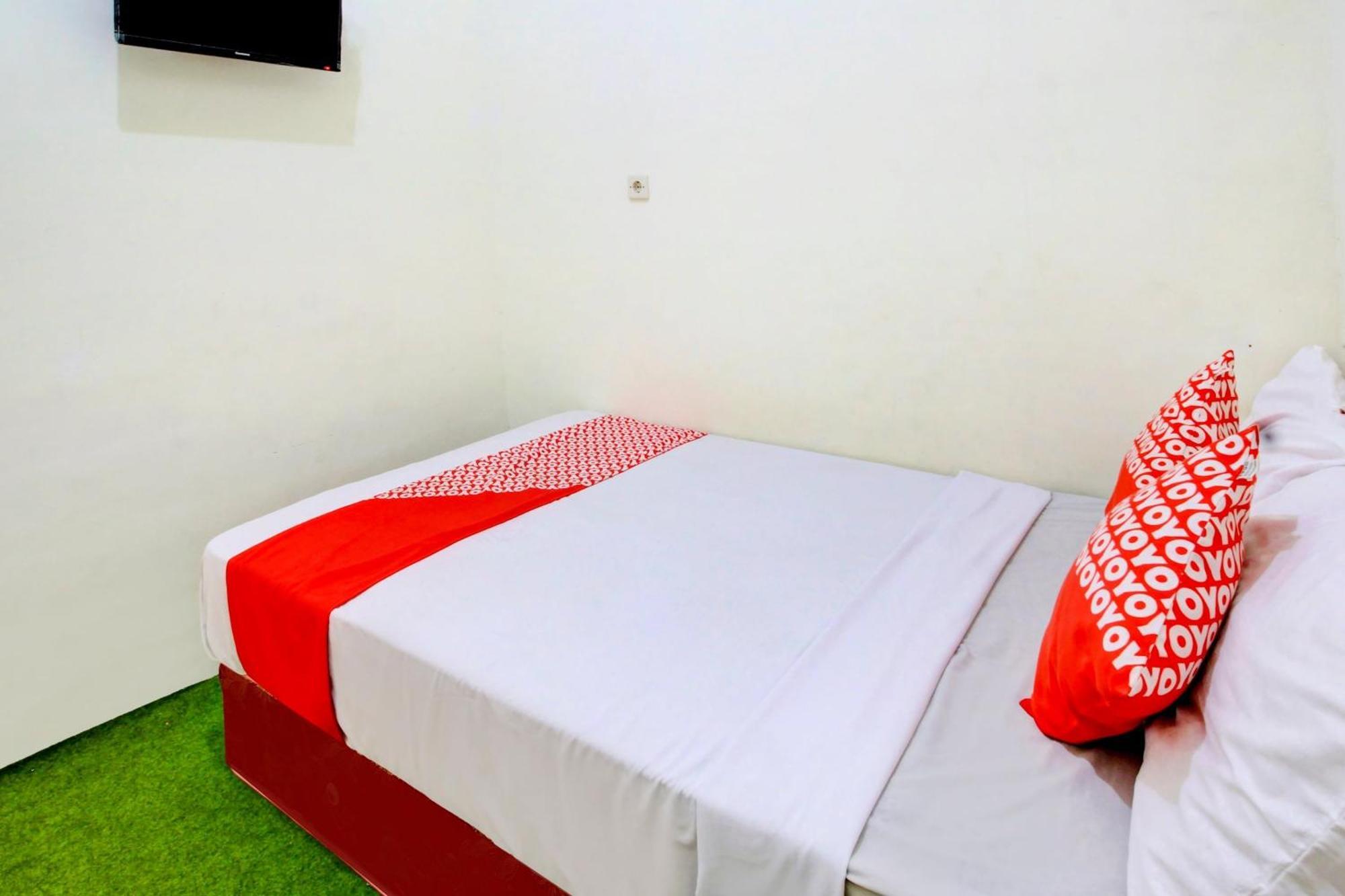 Oyo 90725 Zeevanna Guest House Syariah Kediri  Eksteriør billede
