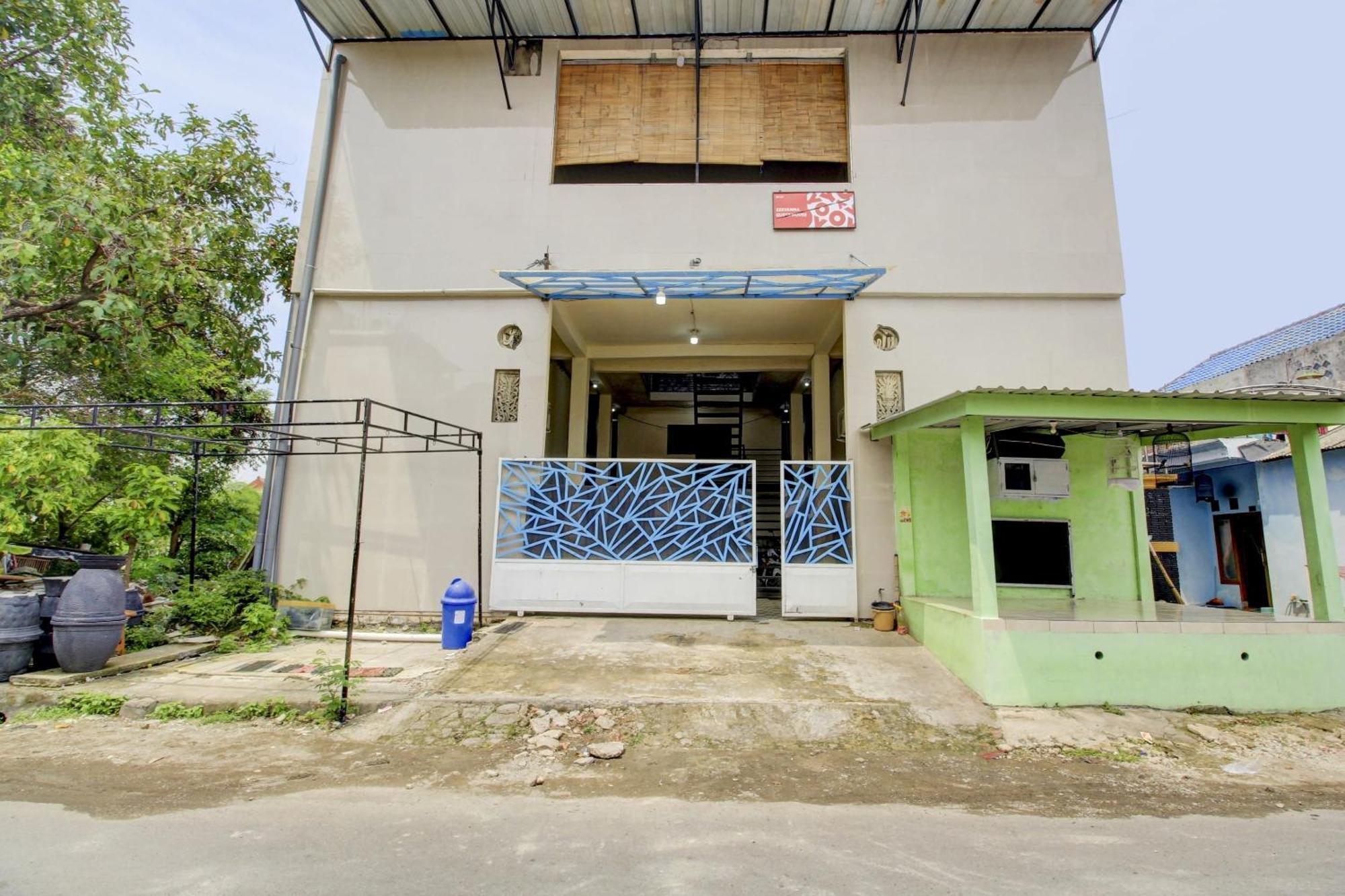 Oyo 90725 Zeevanna Guest House Syariah Kediri  Eksteriør billede