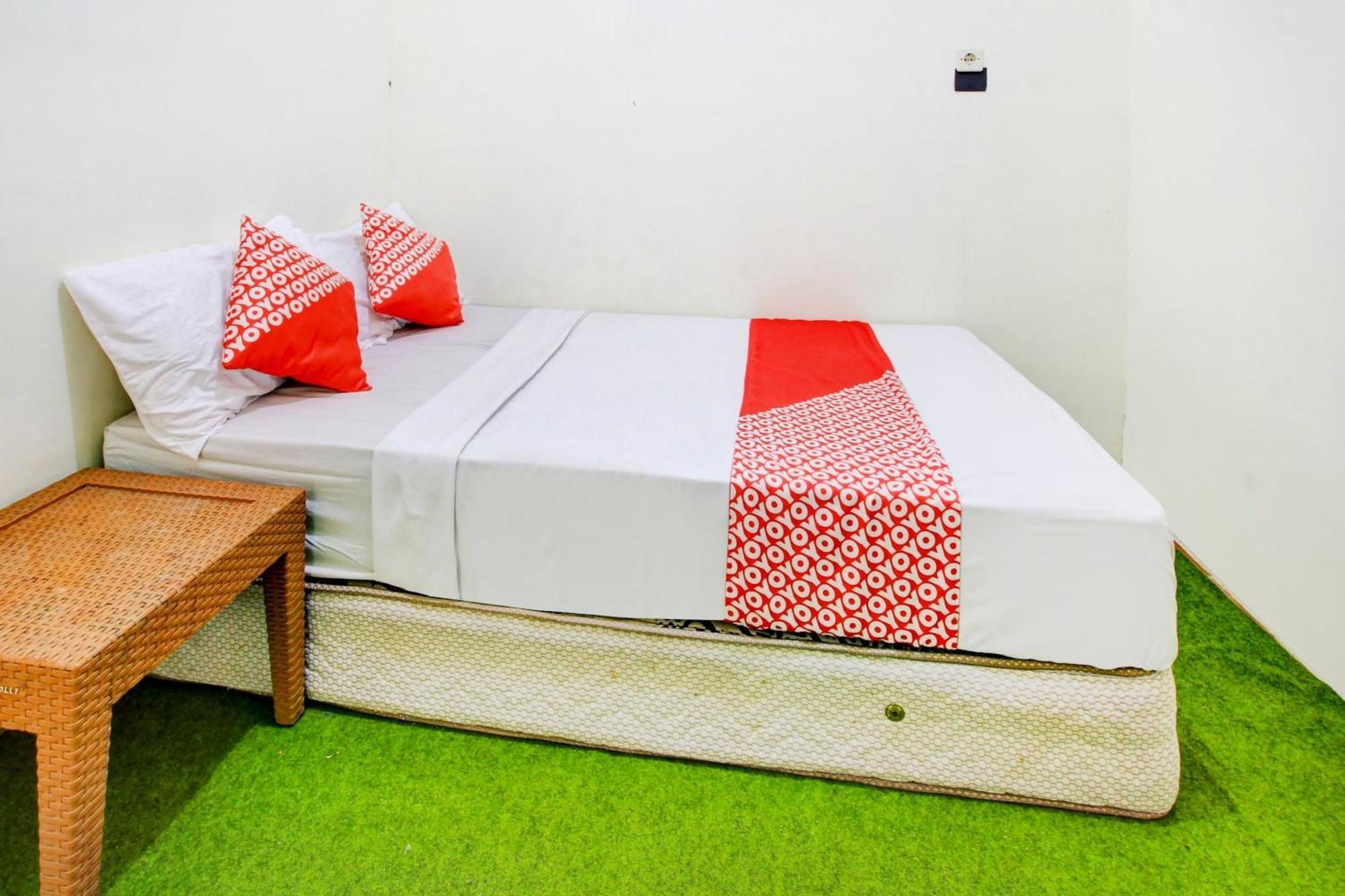 Oyo 90725 Zeevanna Guest House Syariah Kediri  Eksteriør billede